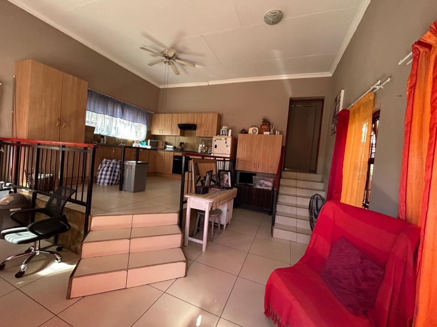 6 Bedroom Property for Sale in Ifafi North West